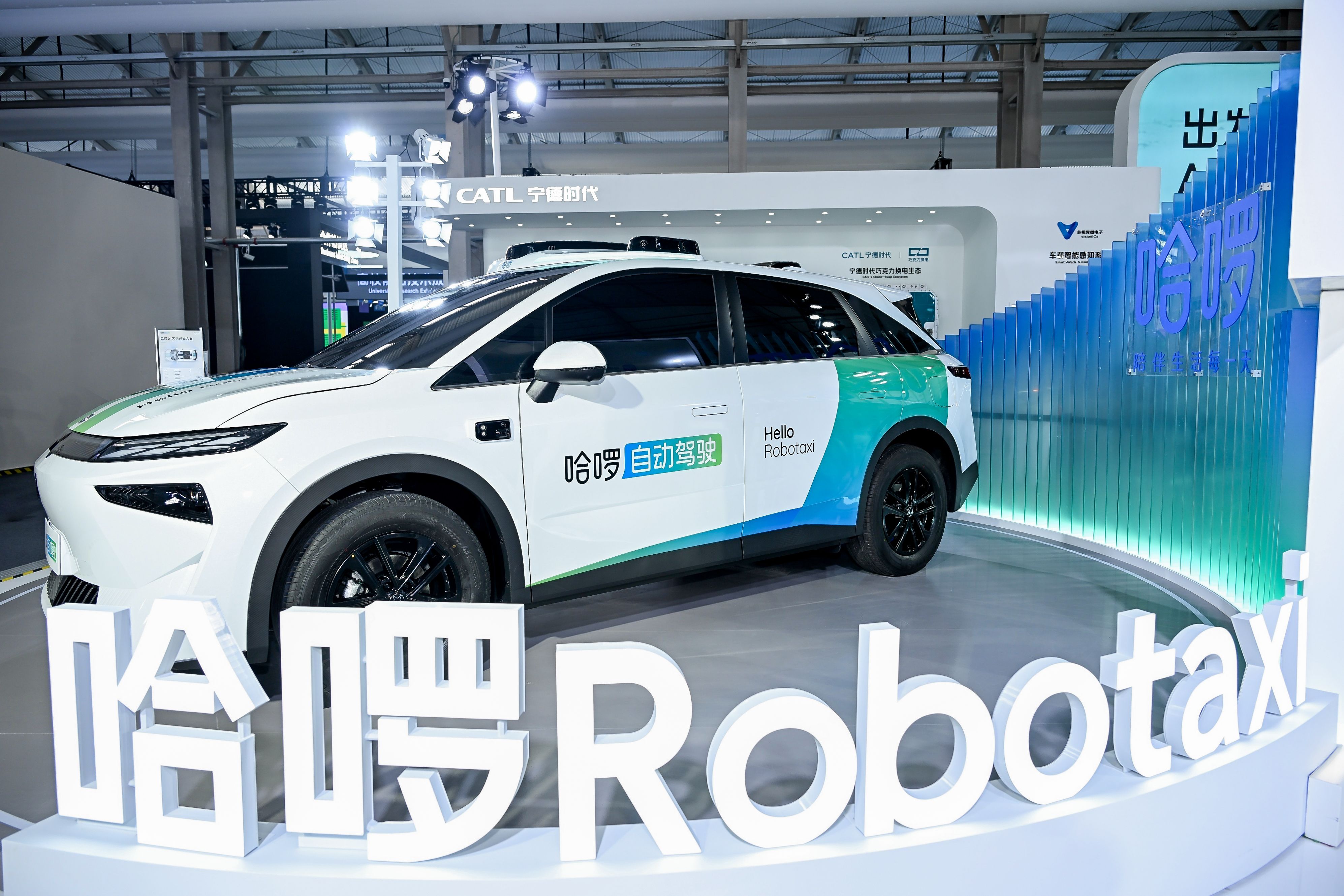 哈啰计划于2027年部署超5万辆Robotaxi车型