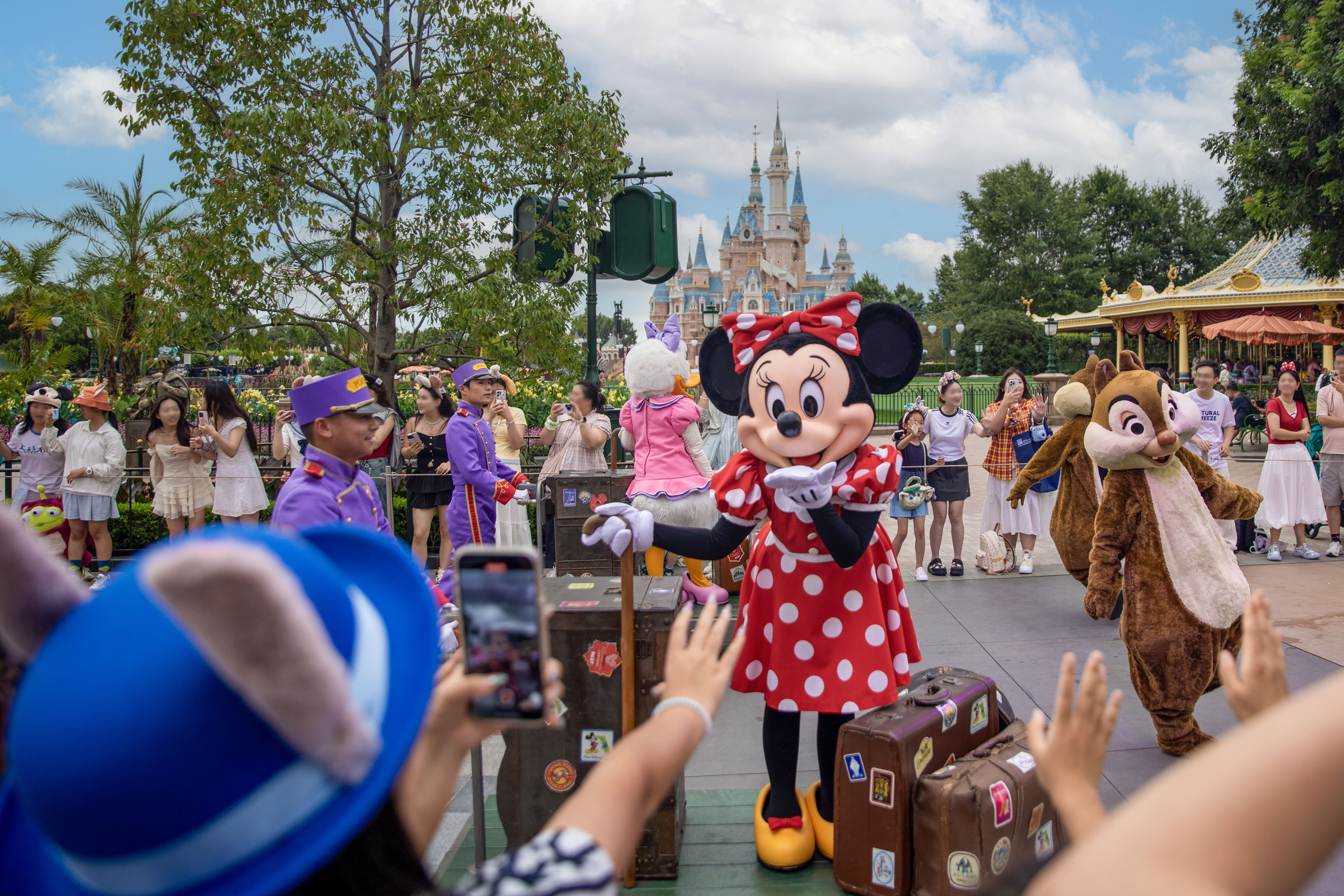 假日经济｜长假首日“鸡排哥”带火景德镇，还有这些地方景美人少（2025/10/01）